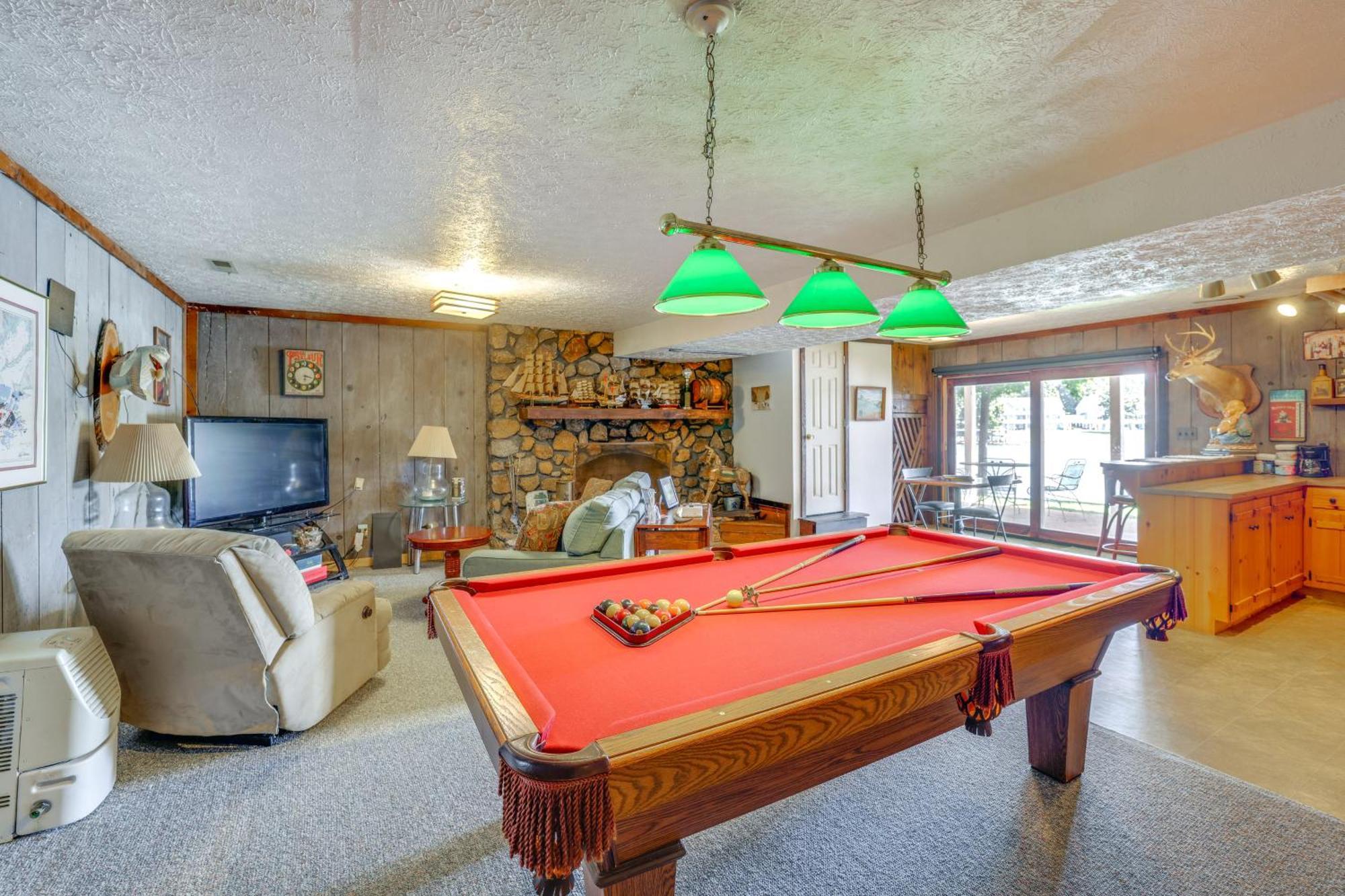 Smith Mountain Lake Retreat With Private Beach! Huddleston Exterior photo