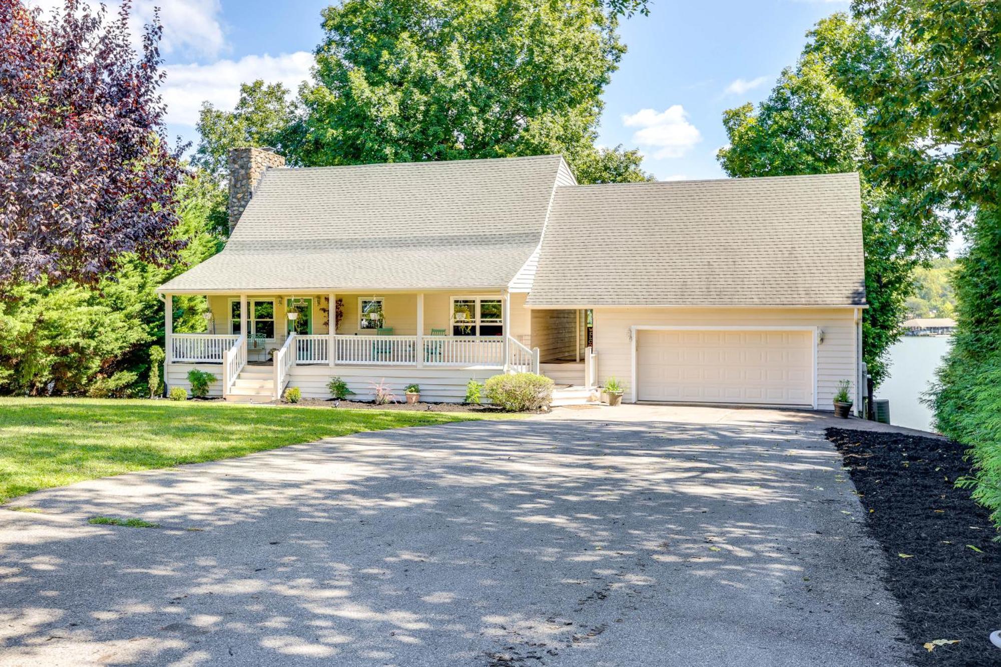 Smith Mountain Lake Retreat With Private Beach! Huddleston Exterior photo