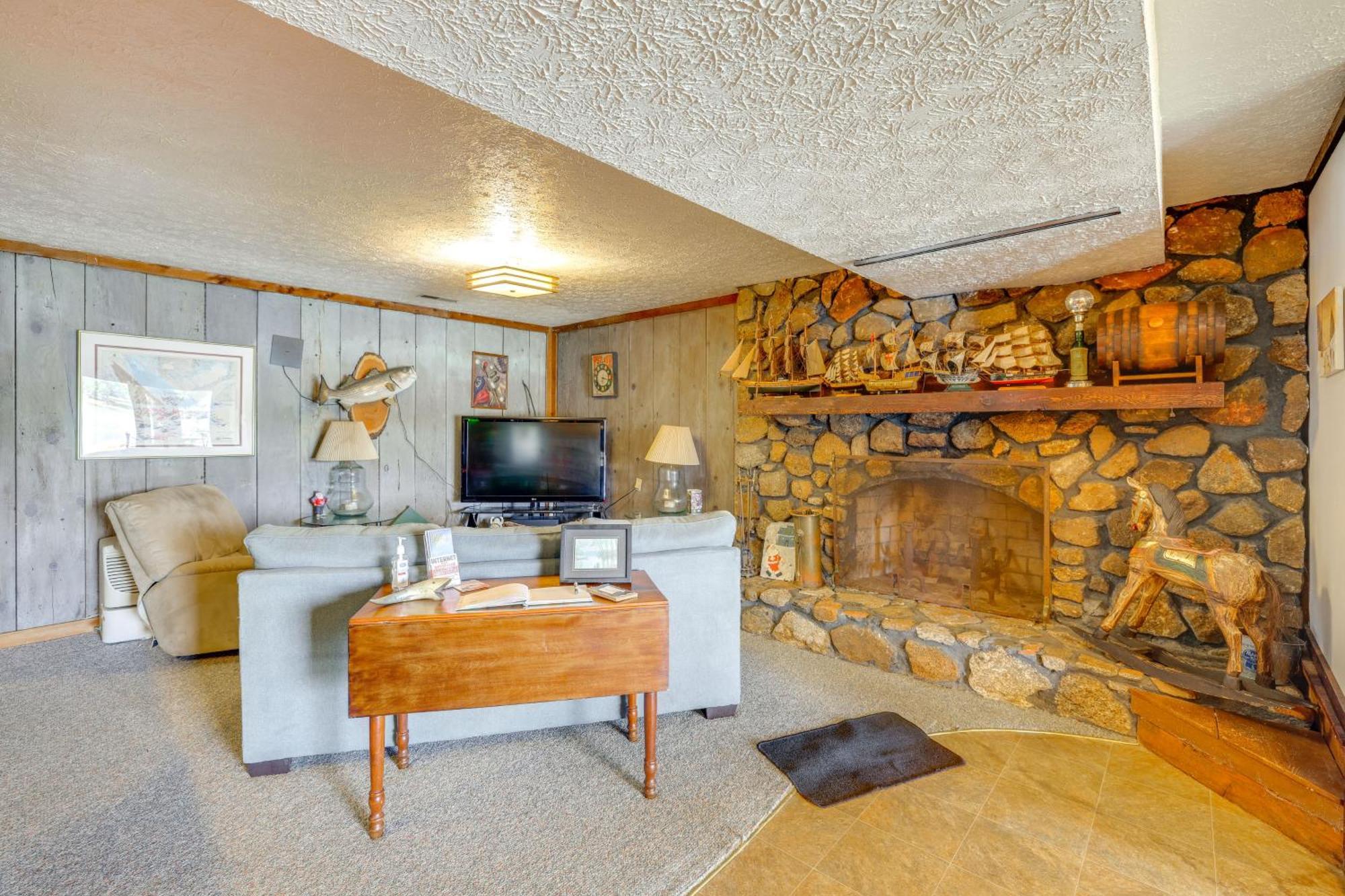 Smith Mountain Lake Retreat With Private Beach! Huddleston Exterior photo