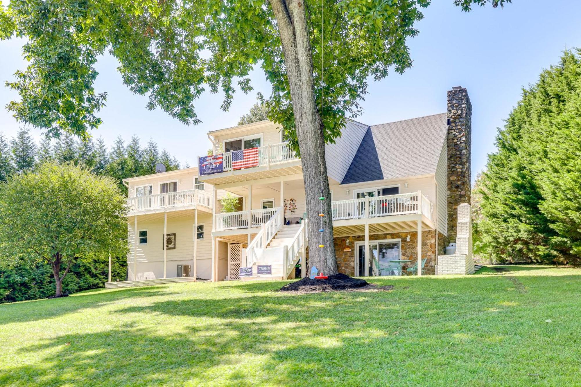 Smith Mountain Lake Retreat With Private Beach! Huddleston Exterior photo